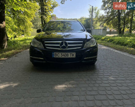 Черный Мерседес Ц-Класс, объемом двигателя 2.1 л и пробегом 256 тыс. км за 10900 $, фото 1 на Automoto.ua