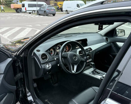 Черный Мерседес Ц-Класс, объемом двигателя 2.14 л и пробегом 295 тыс. км за 12500 $, фото 7 на Automoto.ua