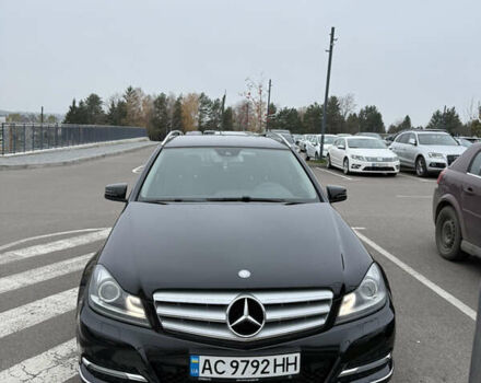 Черный Мерседес Ц-Класс, объемом двигателя 2.14 л и пробегом 295 тыс. км за 12500 $, фото 1 на Automoto.ua
