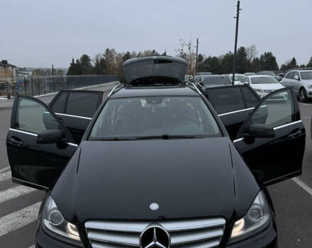 Черный Мерседес Ц-Класс, объемом двигателя 2.14 л и пробегом 295 тыс. км за 12500 $, фото 2 на Automoto.ua