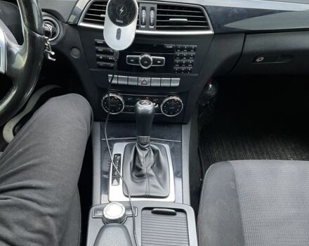 Чорний Мерседес Ц-Клас, об'ємом двигуна 2.1 л та пробігом 320 тис. км за 9500 $, фото 2 на Automoto.ua