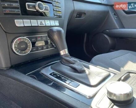Чорний Мерседес Ц-Клас, об'ємом двигуна 2.14 л та пробігом 284 тис. км за 10990 $, фото 18 на Automoto.ua