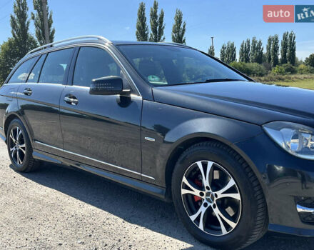 Мерседес Ц-Класс 2014 в Сумах на Automoto.ua Черный Мерседес Ц-Класс, объемом двигателя 2.14 л и пробегом 320 тыс. км за 12500 $, фото 9 на Automoto.ua