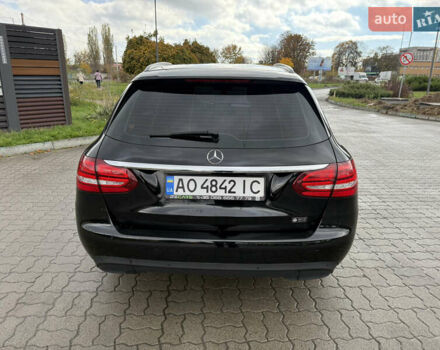 Мерседес Ц-Класс 2015 в Ужгороде на Automoto.ua Черный Мерседес Ц-Класс, объемом двигателя 1.6 л и пробегом 251 тыс. км за 14300 $, фото 4 на Automoto.ua