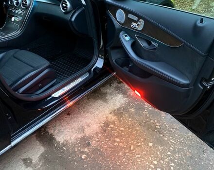 Черный Мерседес Ц-Класс, объемом двигателя 2.1 л и пробегом 156 тыс. км за 20000 $, фото 5 на Automoto.ua