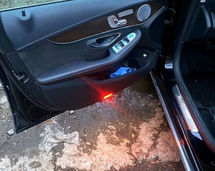 Черный Мерседес Ц-Класс, объемом двигателя 2.1 л и пробегом 156 тыс. км за 20000 $, фото 11 на Automoto.ua