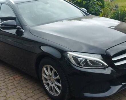 Черный Мерседес Ц-Класс, объемом двигателя 2.14 л и пробегом 322 тыс. км за 17300 $, фото 1 на Automoto.ua