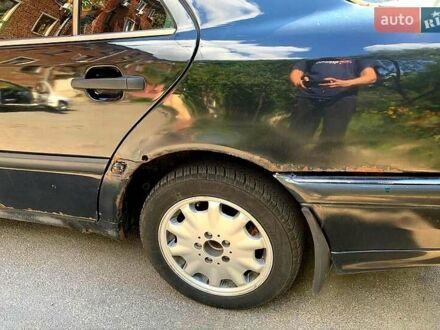 Мерседес Ц-Класс 1993 в Харькове на Automoto.ua Черный Мерседес Ц-Класс, объемом двигателя 1.8 л и пробегом 388 тыс. км за 2000 $, фото 1 на Automoto.ua