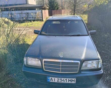 Черный Мерседес Ц-Класс, объемом двигателя 2.2 л и пробегом 300 тыс. км за 714 $, фото 1 на Automoto.ua