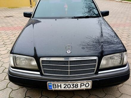 Черный Мерседес Ц-Класс, объемом двигателя 2.2 л и пробегом 244 тыс. км за 3700 $, фото 1 на Automoto.ua