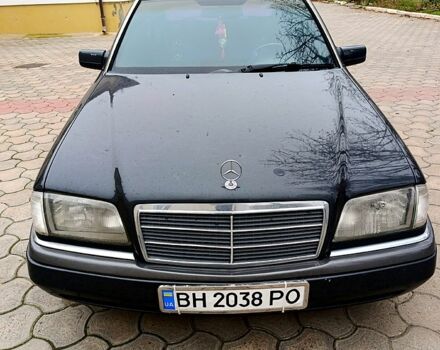 Черный Мерседес Ц-Класс, объемом двигателя 2.2 л и пробегом 244 тыс. км за 3700 $, фото 1 на Automoto.ua