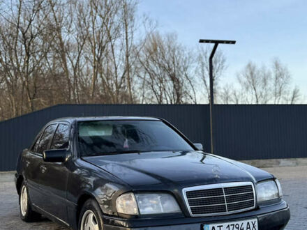 Черный Мерседес Ц-Класс, объемом двигателя 1.8 л и пробегом 350 тыс. км за 2000 $, фото 1 на Automoto.ua