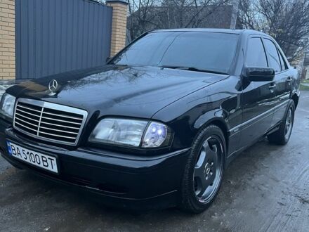 Чорний Мерседес Ц-Клас, об'ємом двигуна 1.8 л та пробігом 240 тис. км за 3600 $, фото 1 на Automoto.ua