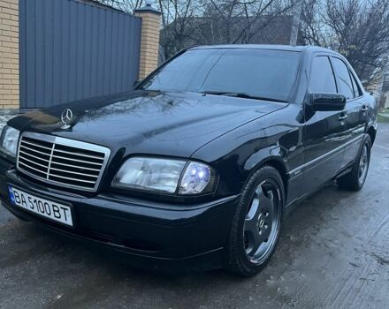 Черный Мерседес Ц-Класс, объемом двигателя 1.8 л и пробегом 240 тыс. км за 3600 $, фото 1 на Automoto.ua