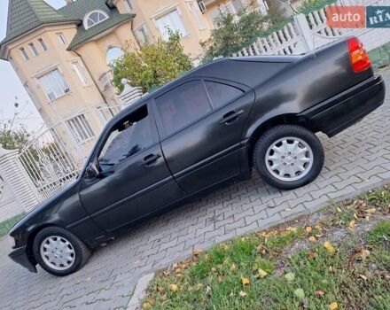 Черный Мерседес Ц-Класс, объемом двигателя 1.8 л и пробегом 293 тыс. км за 1550 $, фото 1 на Automoto.ua