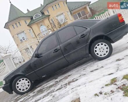 Черный Мерседес Ц-Класс, объемом двигателя 1.8 л и пробегом 293 тыс. км за 1700 $, фото 1 на Automoto.ua