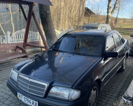 Черный Мерседес Ц-Класс, объемом двигателя 1.8 л и пробегом 354 тыс. км за 1666 $, фото 1 на Automoto.ua