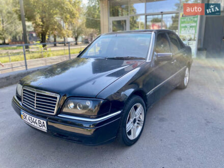 Мерседес Ц-Класс 1994 в Ровно на Automoto.ua Черный Мерседес Ц-Класс, объемом двигателя 2 л и пробегом 299 тыс. км за 1600 $, фото 1 на Automoto.ua