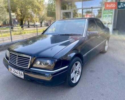 Чорний Мерседес Ц-Клас, об'ємом двигуна 2 л та пробігом 299 тис. км за 1600 $, фото 1 на Automoto.ua