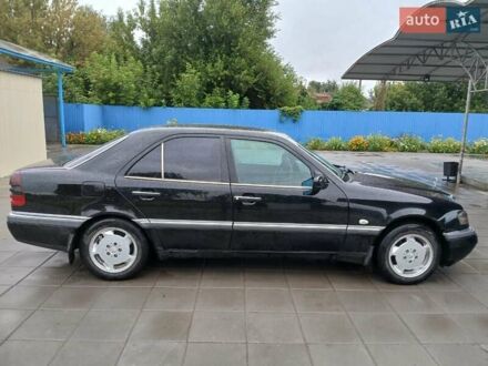 Мерседес Ц-Клас 1995 у Ахтырке на Automoto.ua Чорний Мерседес Ц-Клас, об'ємом двигуна 1.8 л та пробігом 380 тис. км за 4300 $, фото 1 на Automoto.ua