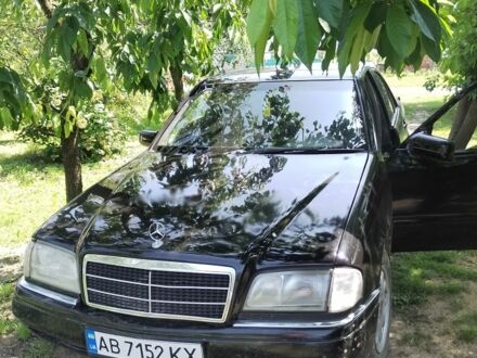 Мерседес Ц-Класс 1995 в Виннице на Automoto.ua Черный Мерседес Ц-Класс, объемом двигателя 1.8 л и пробегом 415 тыс. км за 2600 $, фото 1 на Automoto.ua
