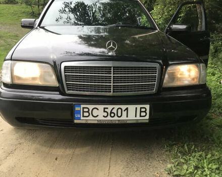 Чорний Мерседес Ц-Клас, об'ємом двигуна 1.8 л та пробігом 400 тис. км за 1700 $, фото 1 на Automoto.ua