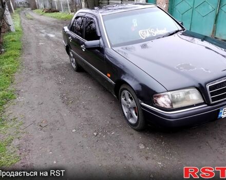 Чорний Мерседес Ц-Клас, об'ємом двигуна 1.8 л та пробігом 150 тис. км за 2500 $, фото 1 на Automoto.ua