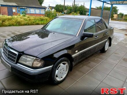 Мерседес Ц-Класс 1995 в Ахтырке на Automoto.ua Черный Мерседес Ц-Класс, объемом двигателя 1.8 л и пробегом 380 тыс. км за 4300 $, фото 1 на Automoto.ua
