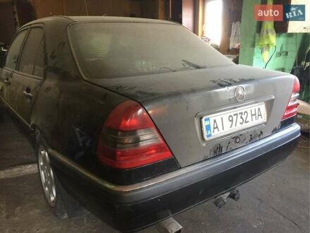 Мерседес Ц-Клас 1995 у Києві на Automoto.ua Чорний Мерседес Ц-Клас, об'ємом двигуна 1.8 л та пробігом 390 тис. км за 2700 $, фото 1 на Automoto.ua