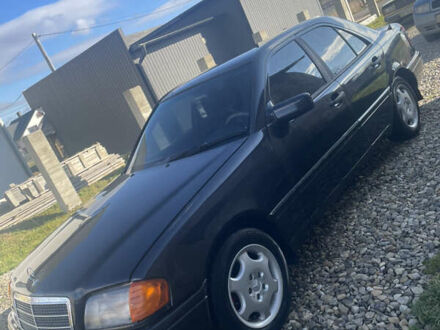 Чорний Мерседес Ц-Клас, об'ємом двигуна 1.8 л та пробігом 350 тис. км за 3000 $, фото 1 на Automoto.ua