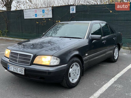 Черный Мерседес Ц-Класс, объемом двигателя 1.8 л и пробегом 430 тыс. км за 3700 $, фото 1 на Automoto.ua