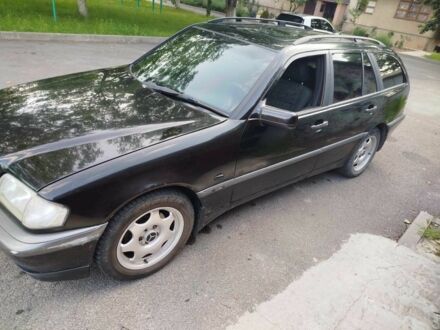 Мерседес Ц-Класс 1997 в Мукачеве на Automoto.ua Черный Мерседес Ц-Класс, объемом двигателя 1.8 л и пробегом 312 тыс. км за 2300 $, фото 1 на Automoto.ua