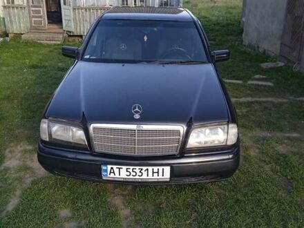 Мерседес Ц-Класс 1997 в Черновцах на Automoto.ua Черный Мерседес Ц-Класс, объемом двигателя 2 л и пробегом 300 тыс. км за 2400 $, фото 1 на Automoto.ua