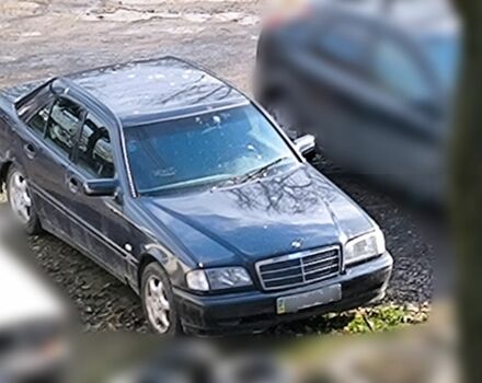 Чорний Мерседес Ц-Клас, об'ємом двигуна 0 л та пробігом 200 тис. км за 1300 $, фото 1 на Automoto.ua