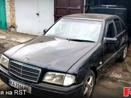 Мерседес Ц-Класс 1998 в Киеве на Automoto.ua Черный Мерседес Ц-Класс, объемом двигателя 2 л и пробегом 420 тыс. км за 950 $, фото 1 на Automoto.ua