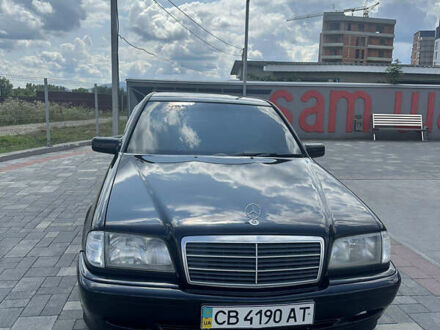 Мерседес Ц-Класс 1998 в Хусте на Automoto.ua Черный Мерседес Ц-Класс, объемом двигателя 1.8 л и пробегом 490 тыс. км за 3400 $, фото 1 на Automoto.ua