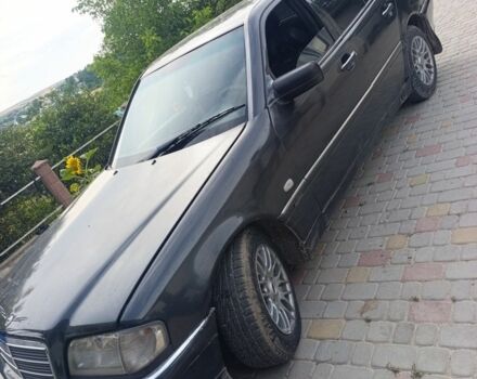 Чорний Мерседес Ц-Клас, об'ємом двигуна 0 л та пробігом 300 тис. км за 2000 $, фото 1 на Automoto.ua