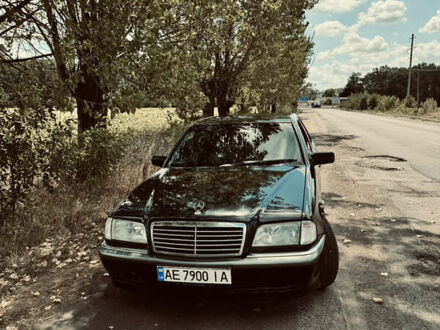 Мерседес Ц-Класс 1999 в Днепре (Днепропетровске) на Automoto.ua Черный Мерседес Ц-Класс, объемом двигателя 2.4 л и пробегом 340 тыс. км за 4200 $, фото 1 на Automoto.ua