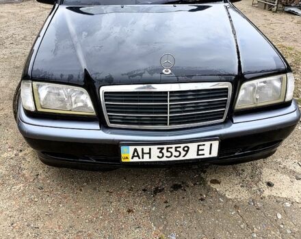 Чорний Мерседес Ц-Клас, об'ємом двигуна 2 л та пробігом 431 тис. км за 3000 $, фото 1 на Automoto.ua