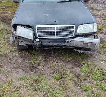 Черный Мерседес Ц-Класс, объемом двигателя 1.8 л и пробегом 330 тыс. км за 800 $, фото 1 на Automoto.ua