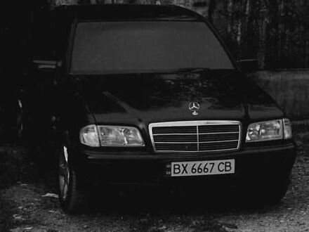 Черный Мерседес Ц-Класс, объемом двигателя 1.8 л и пробегом 428 тыс. км за 3499 $, фото 1 на Automoto.ua