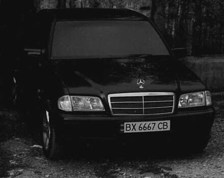 Черный Мерседес Ц-Класс, объемом двигателя 1.8 л и пробегом 428 тыс. км за 3499 $, фото 1 на Automoto.ua