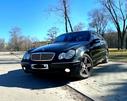 Черный Мерседес Ц-Класс, объемом двигателя 2 л и пробегом 475 тыс. км за 4699 $, фото 1 на Automoto.ua