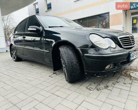 Черный Мерседес Ц-Класс, объемом двигателя 2 л и пробегом 475 тыс. км за 5800 $, фото 1 на Automoto.ua