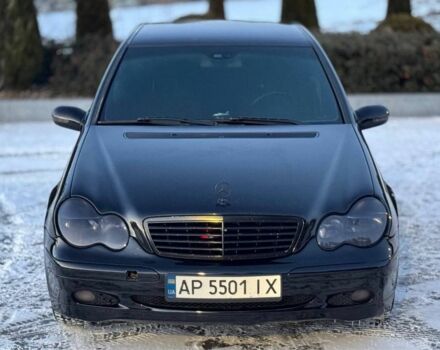 Черный Мерседес Ц-Класс, объемом двигателя 2 л и пробегом 396 тыс. км за 3500 $, фото 1 на Automoto.ua