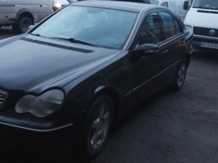 Черный Мерседес Ц-Класс, объемом двигателя 2.1 л и пробегом 400 тыс. км за 4750 $, фото 1 на Automoto.ua