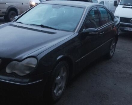 Черный Мерседес Ц-Класс, объемом двигателя 2.1 л и пробегом 400 тыс. км за 4750 $, фото 1 на Automoto.ua