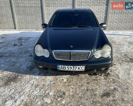 Черный Мерседес Ц-Класс, объемом двигателя 2 л и пробегом 196 тыс. км за 3700 $, фото 1 на Automoto.ua