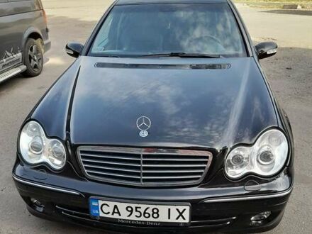 Черный Мерседес Ц-Класс, объемом двигателя 2.2 л и пробегом 398 тыс. км за 5000 $, фото 1 на Automoto.ua