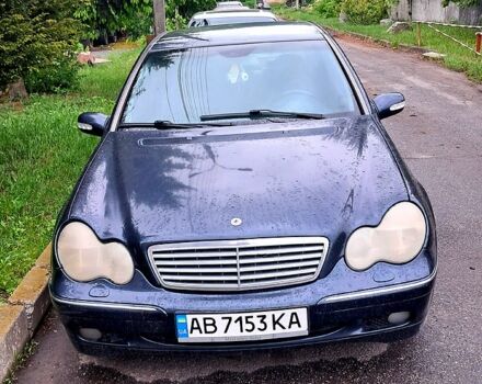 Чорний Мерседес Ц-Клас, об'ємом двигуна 2 л та пробігом 300 тис. км за 3300 $, фото 1 на Automoto.ua